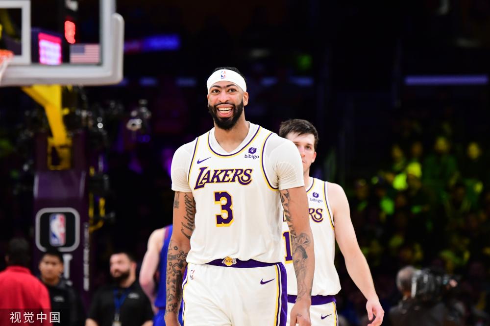 她成功巩固 她成功巩固