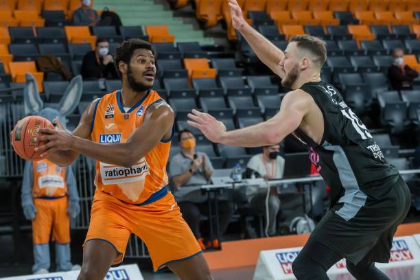 让全队上下 让全队上下